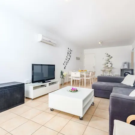 Thea Gardens Apartment *